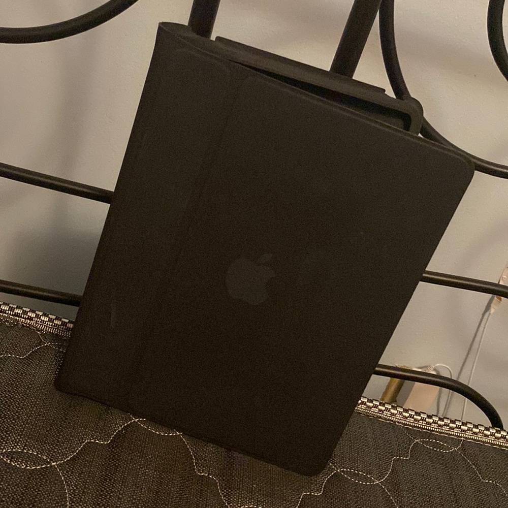 ⭐️HOST PICK⭐️ Black apple iPad sleeve